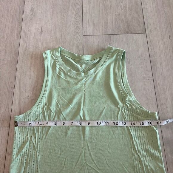 Lululemon women’s shirt size m - Picture 3 of 5